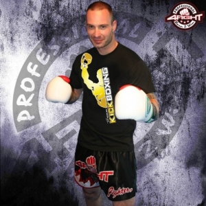 /webshop/aruk/1207/4349/index_4349_4fight proffesional winner kickbox polo arany fekete_001.jpg